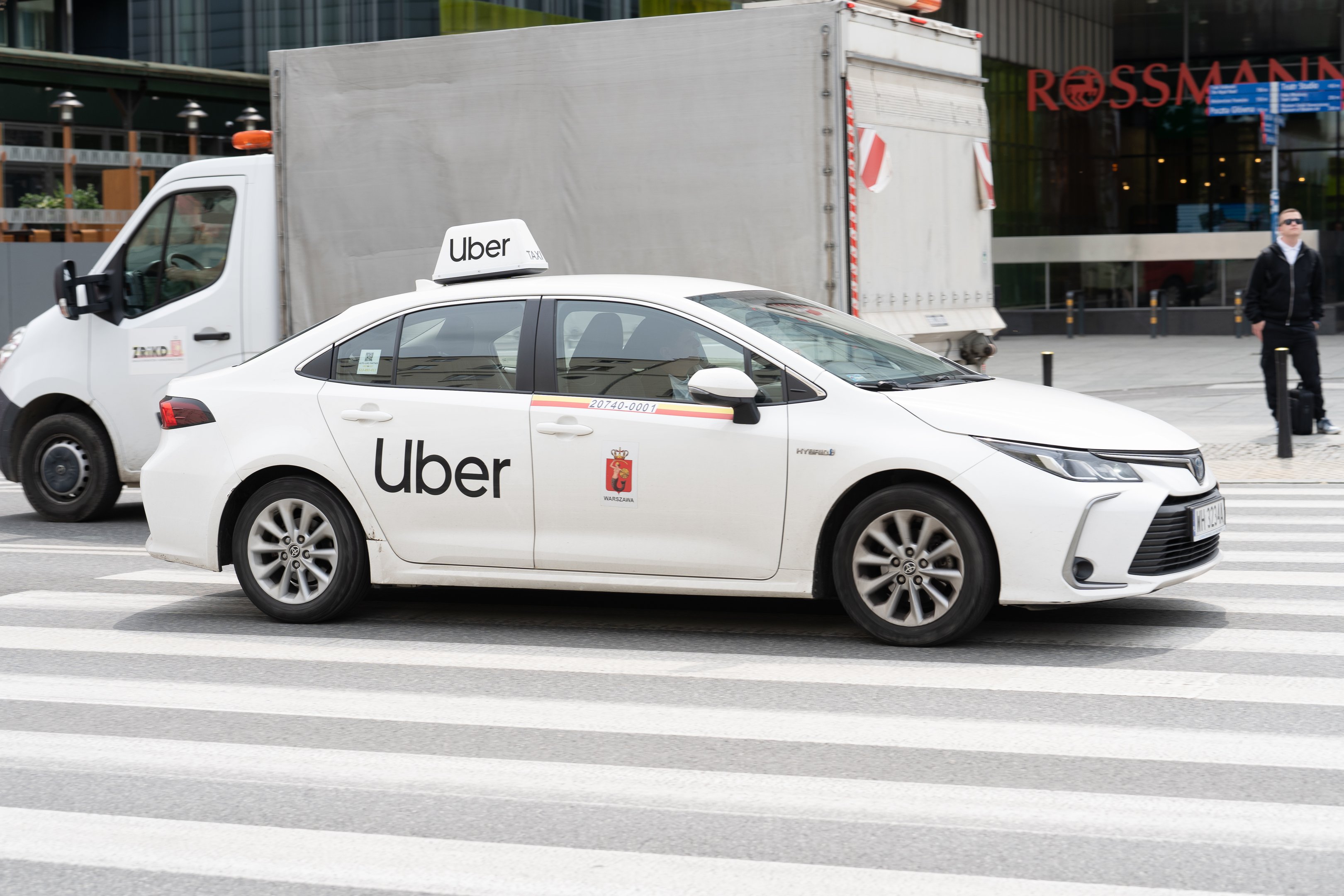 Uber investe US$ 300 milhões na Lucid e firma parceria com Nuro para robotáxis
