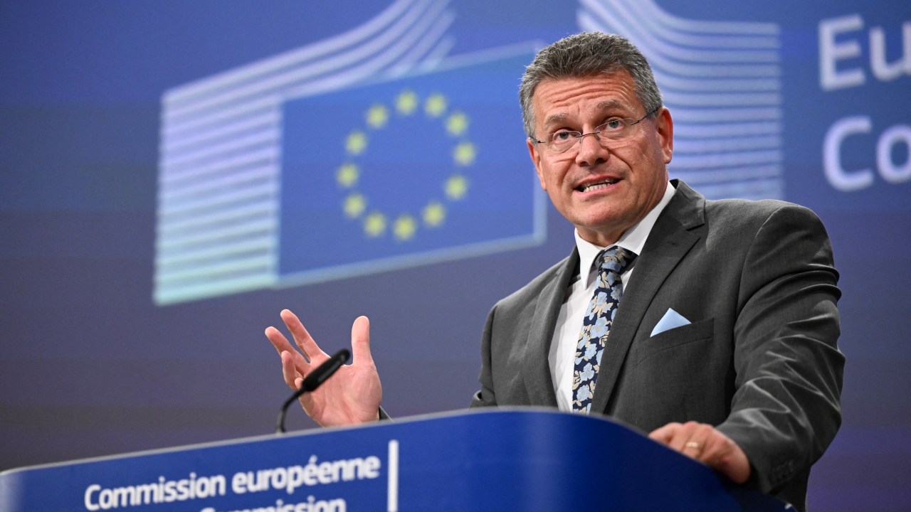 União Europeia intensifica retaliações enquanto acordo tarifário com EUA se distancia