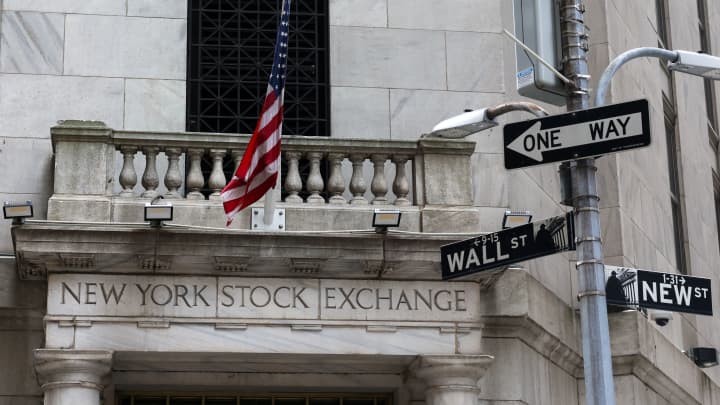 Avalanche de notícias em Washington e Wall Street deixa investidores em dúvida