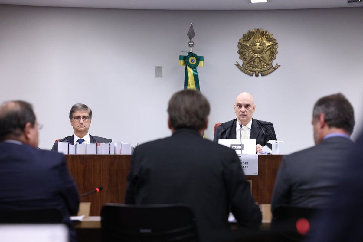Bolsonaro se prepara para julgamento por golpe e enfrenta investigações no STF e PGR