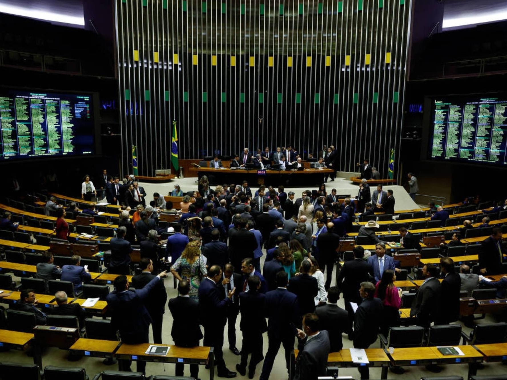 Congresso registra recorde de vetos e avança com CPI do INSS na nova sessão
