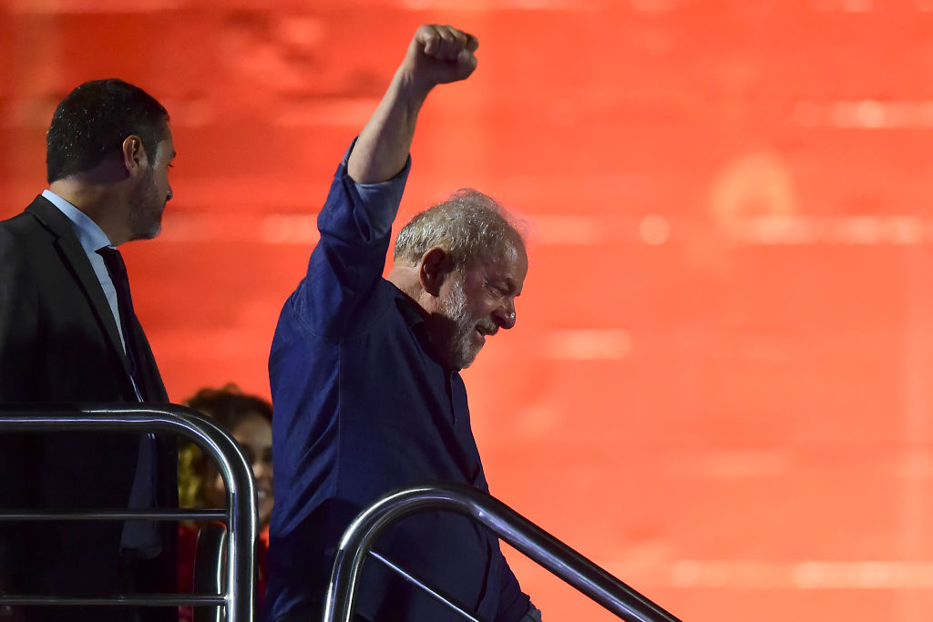Bolsonarismo ajuda Lula a se manter no poder e contornar crises no Planalto