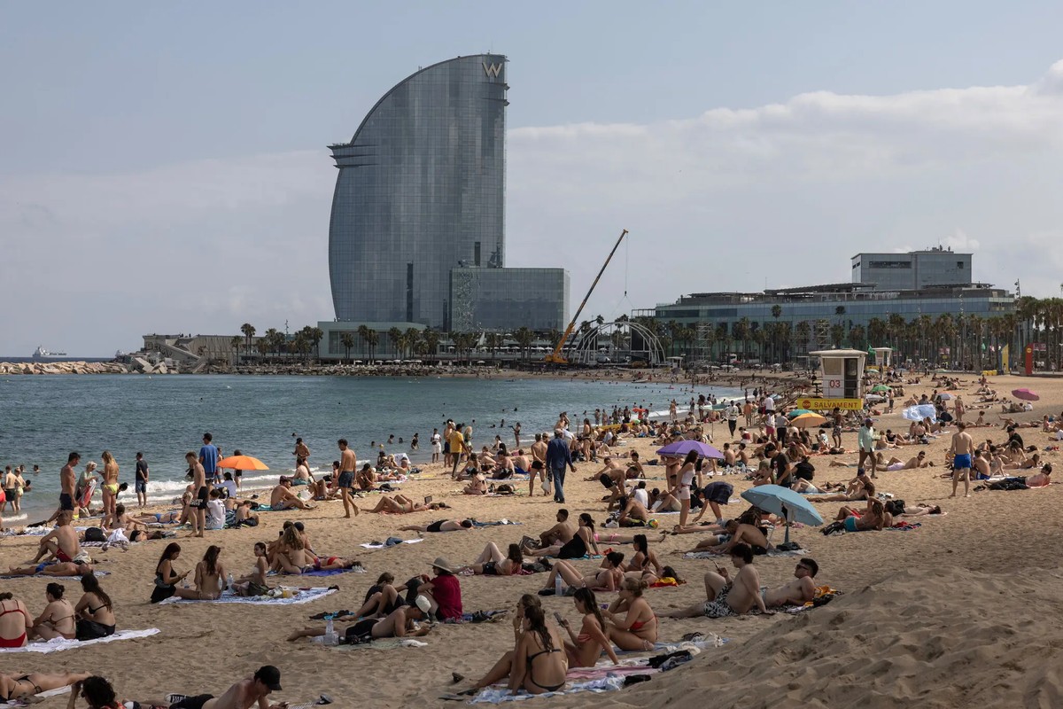 Mudanças climáticas devastam verão europeu com calor extremo e desastres naturais