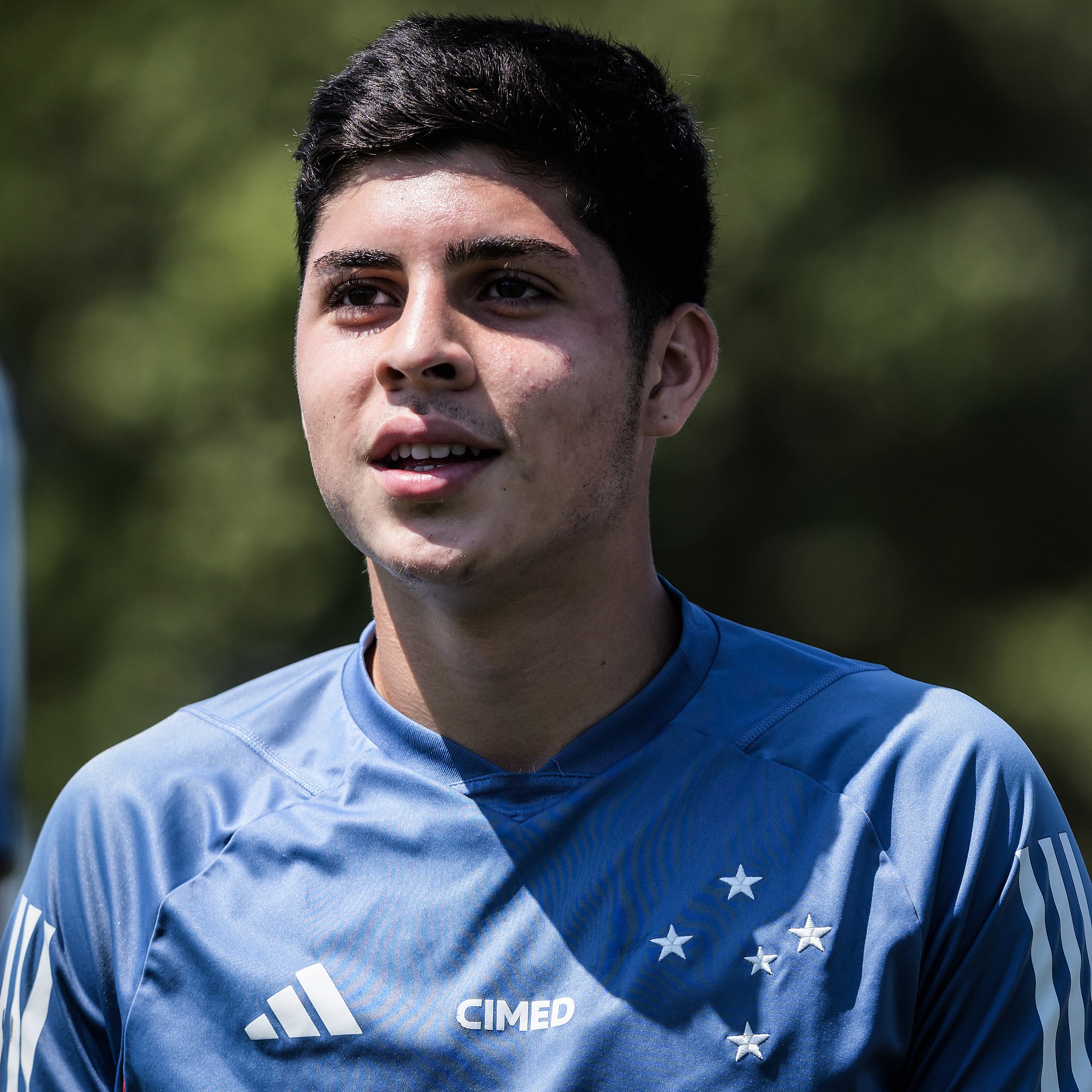 Cruzeiro se reúne com agente de jovem promessa e busca renovação contratual