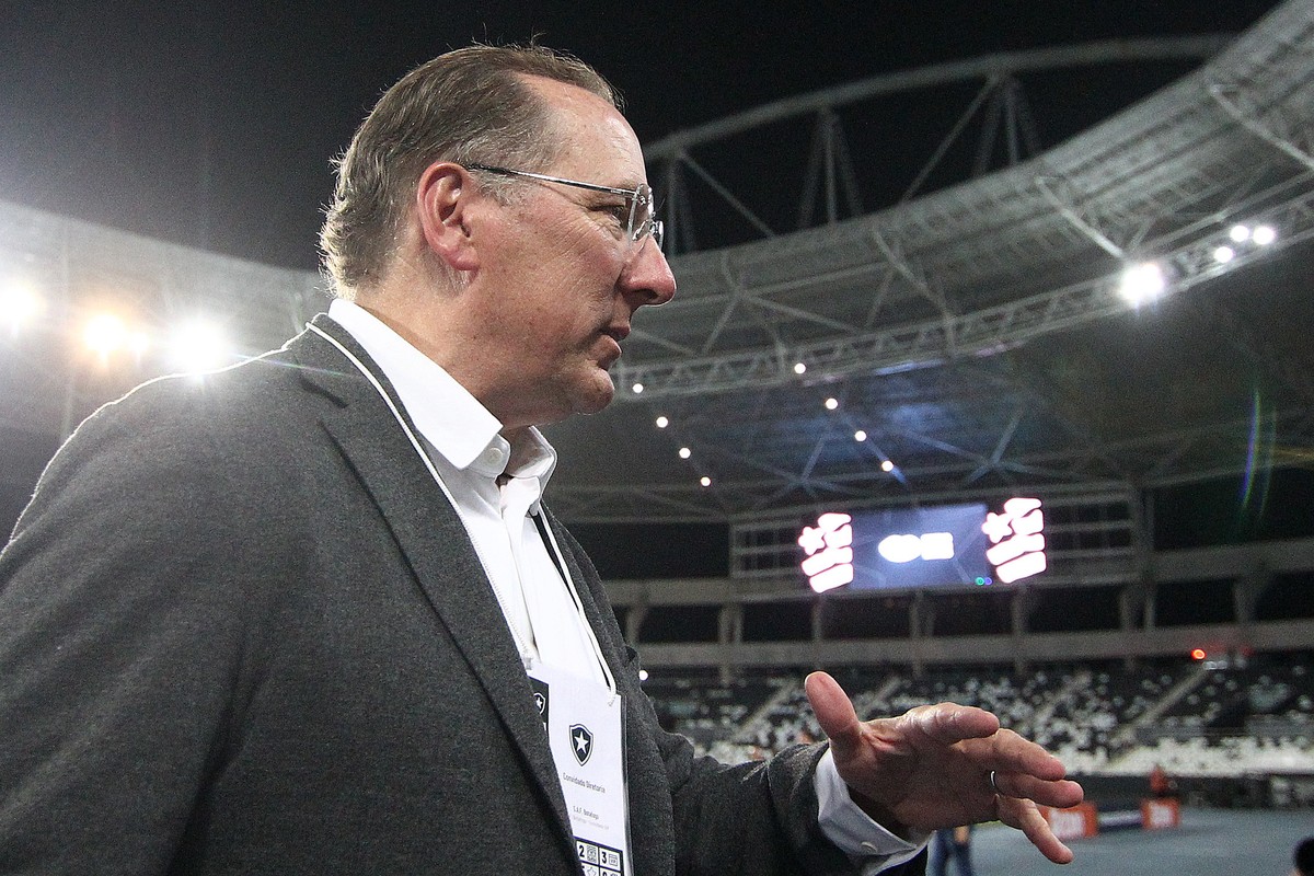 Eagle reafirma recusa em vender Botafogo a Textor e gera impasse na SAF