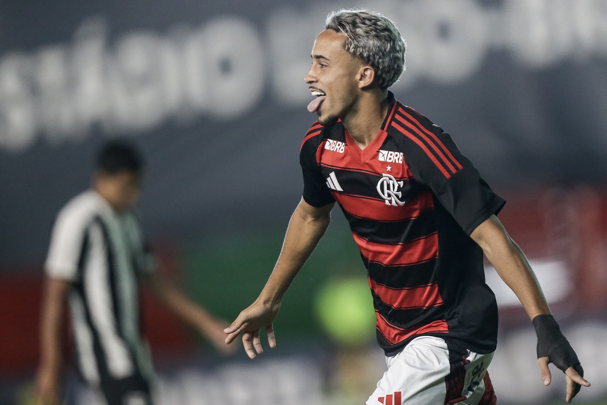 Flamengo conta com Viña e Matheus Gonçalves em amistoso contra Bayer Leverkusen