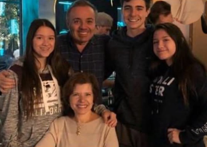 Gugu Liberato e família (Foto: @joaoaugustoliberato/Instagram/Reprodução)