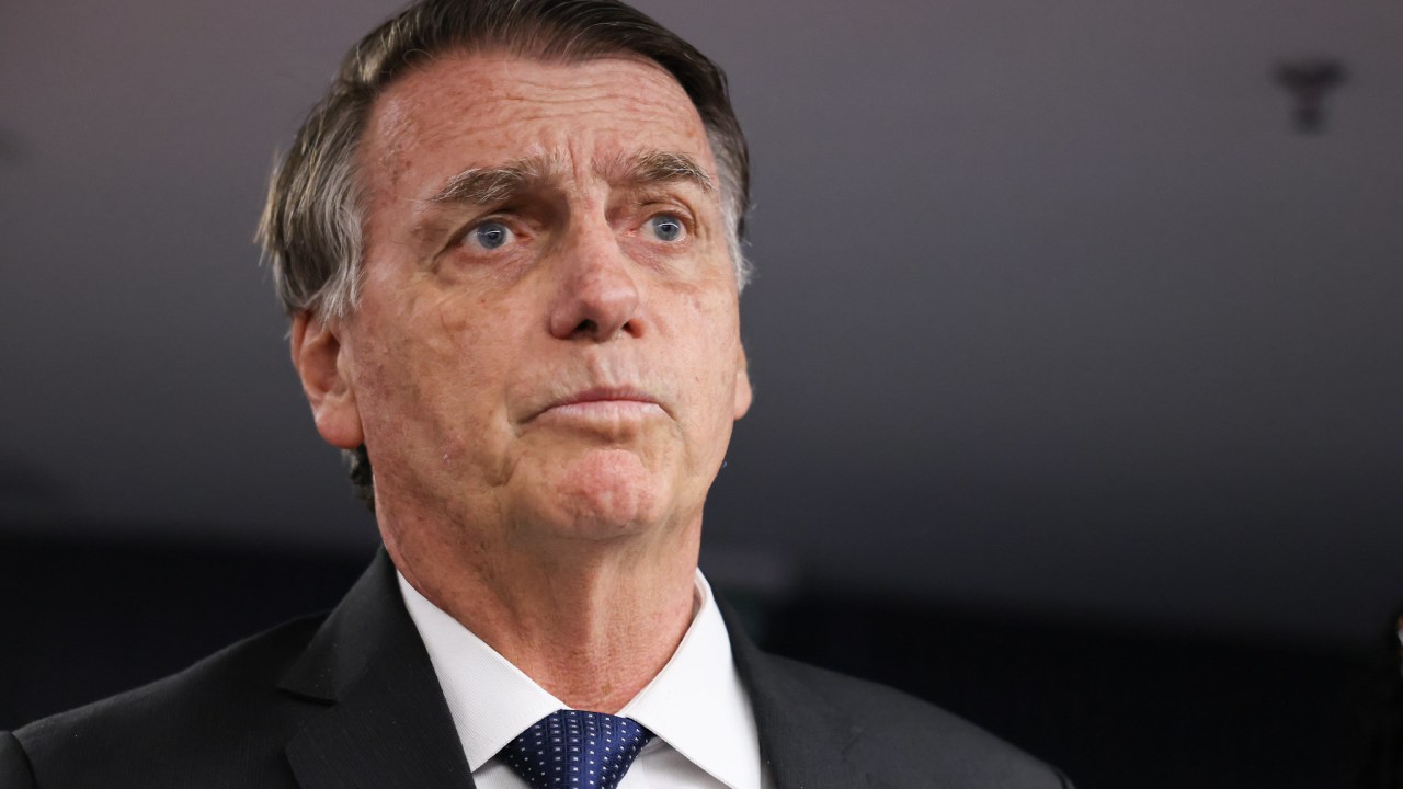 Inquérito das joias de Bolsonaro permanece estagnado na PGR após um ano