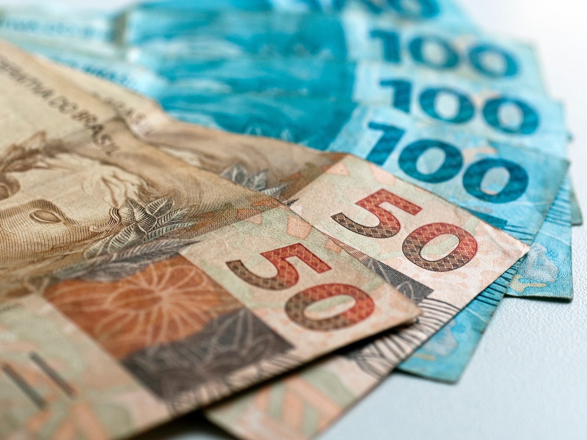Lotofácil sorteia dezenas e prêmio estimado em R$ 1,8 milhão atrai apostadores
