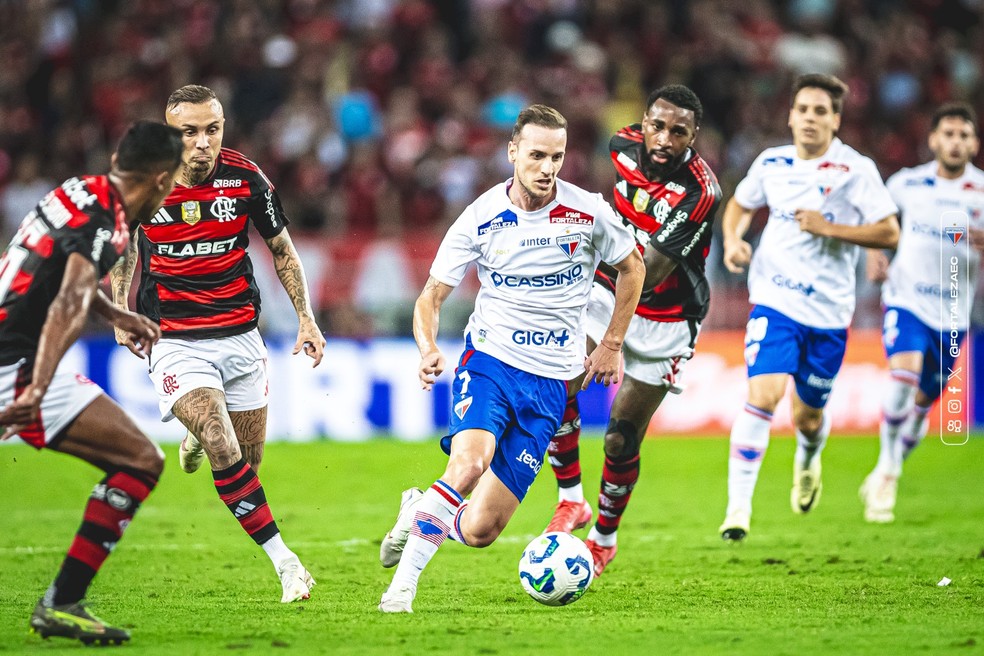 Flamengo goleia Fortaleza por 5 a 0 e assume liderança do Brasileirão antes do Mundial