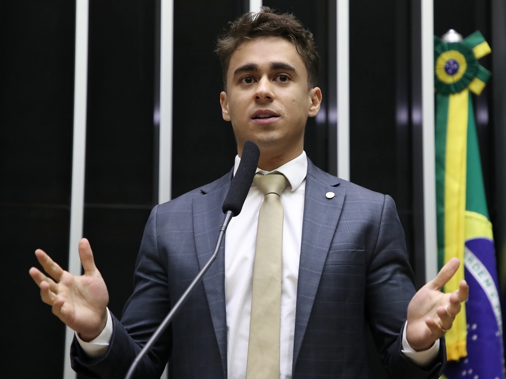 Nikolas Ferreira é condenado a indenizar cartunista por vídeo difamatório