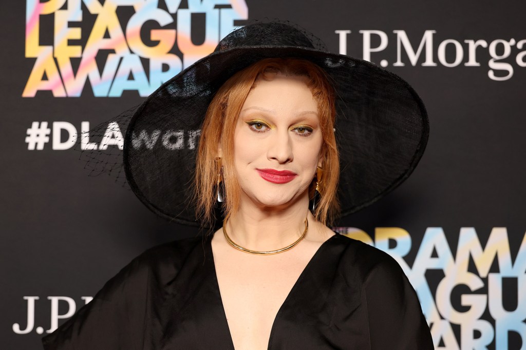 Jinkx Monsoon critica transphobia de J.K. Rowling e destaca hipocrisia da autora