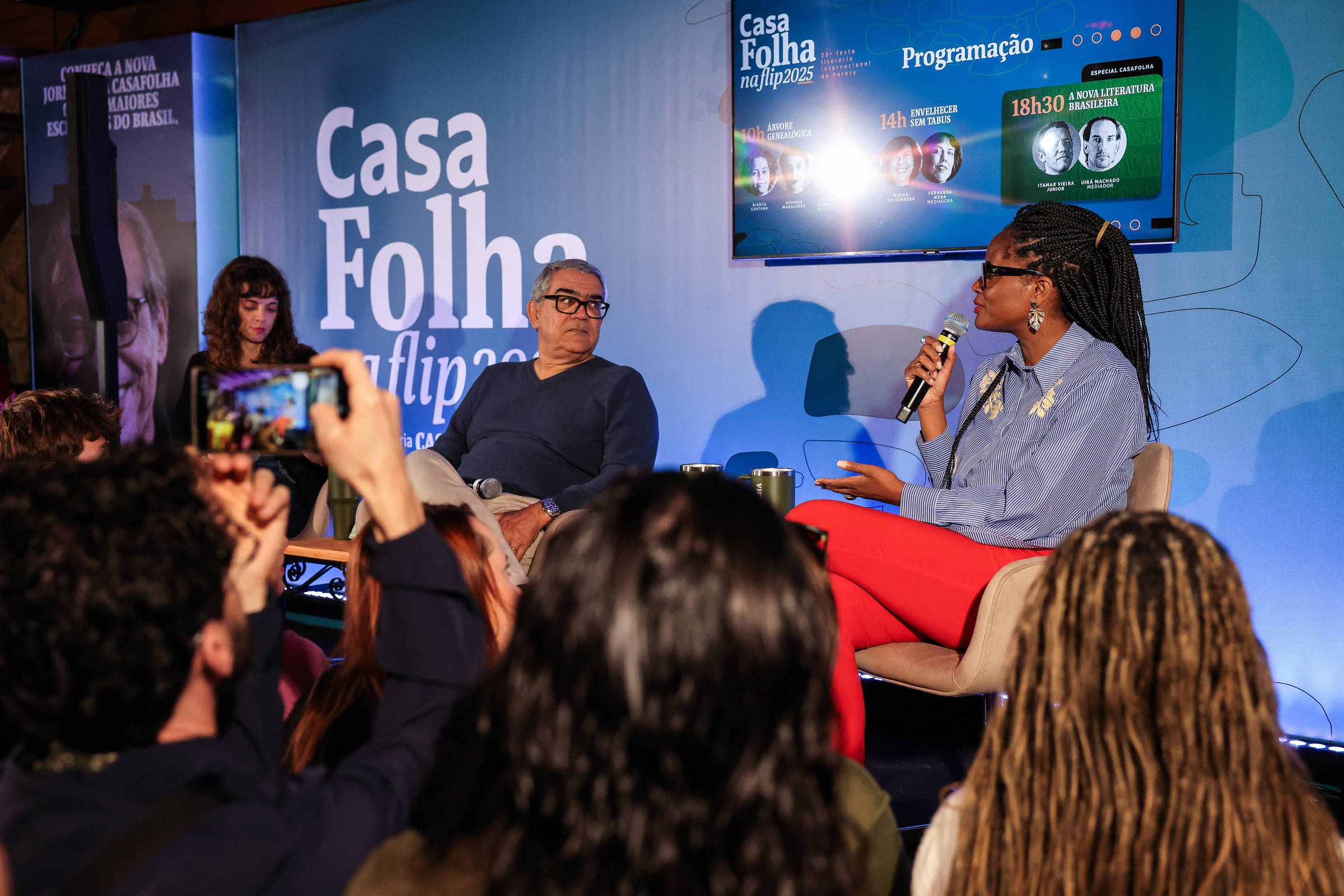 Djamila Ribeiro destaca a embranquecimento das religiões afro-brasileiras em evento