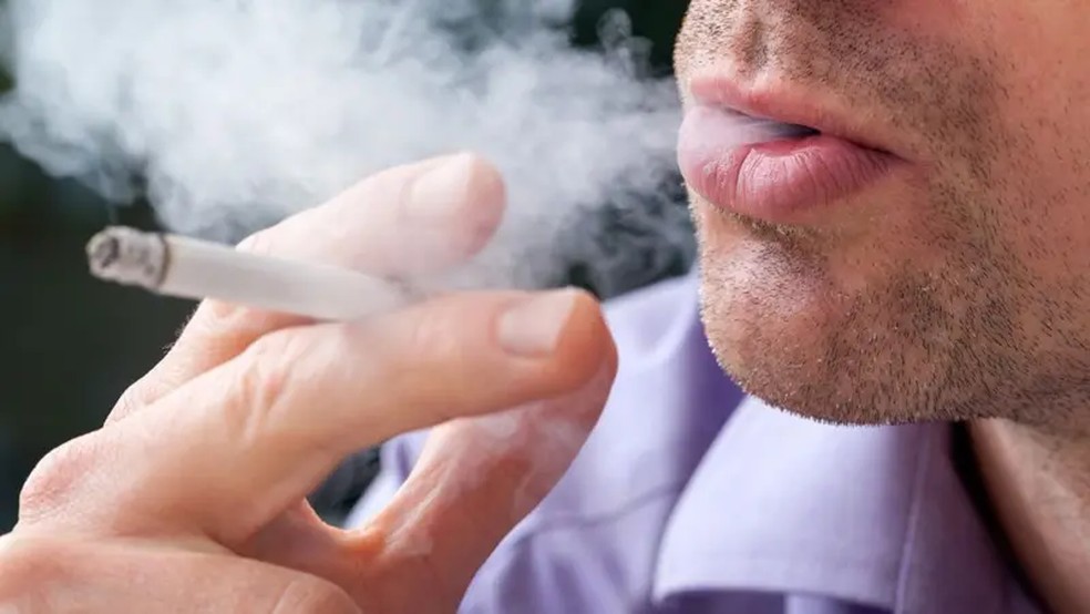 Homens eram maioria entre os fumantes brasileiros (11,7%) em 2023. (Foto: Getty Images via BBC)