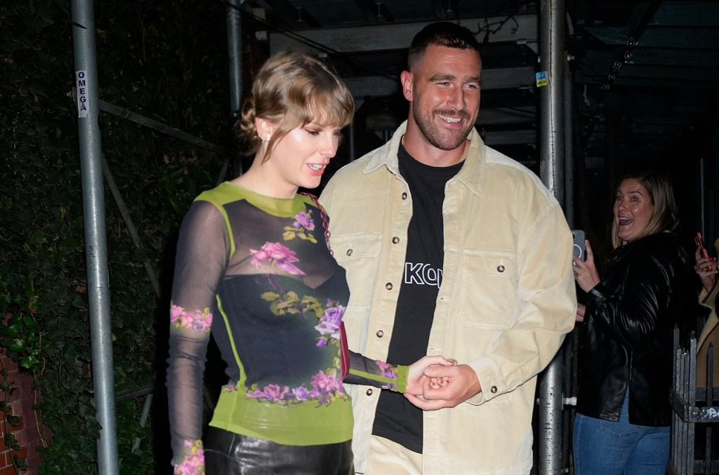 Taylor Swift surpreende em performance na Tight End University sem ensaio prévio