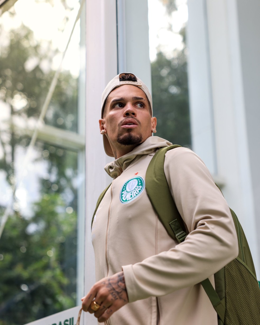 Paulinho antes da viagem do Palmeiras para enfrentar o Internacional (Foto: Divulgação)