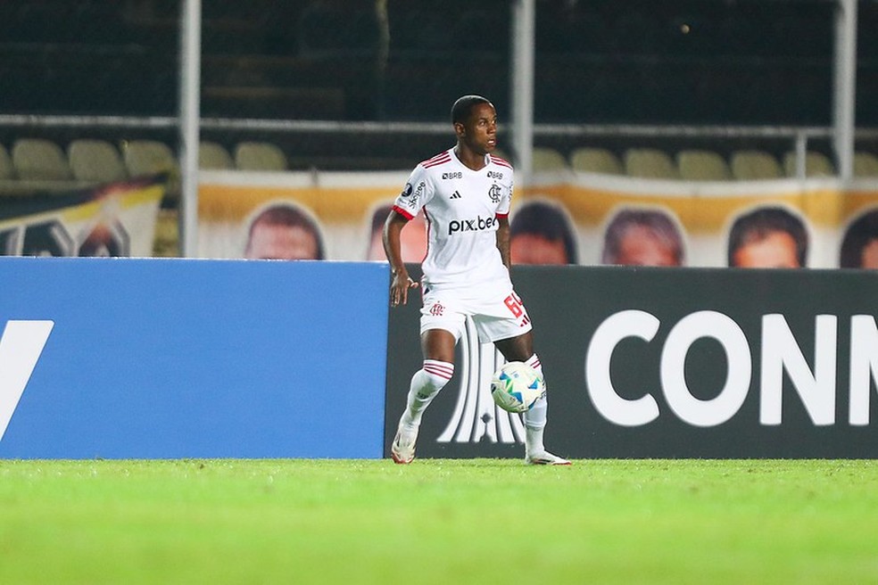 Flamengo estreia com vitória na Libertadores e jovem Wallace Yan realiza sonho de jogar no torneio principal