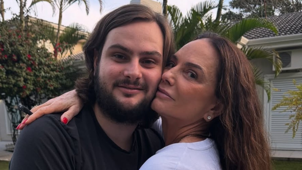 Luiza Brunet compartilha momento especial com o filho caçula em evento raro