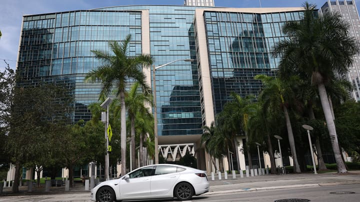 Tesla é processada por R$ 345 milhões após acidente fatal com Autopilot na Flórida