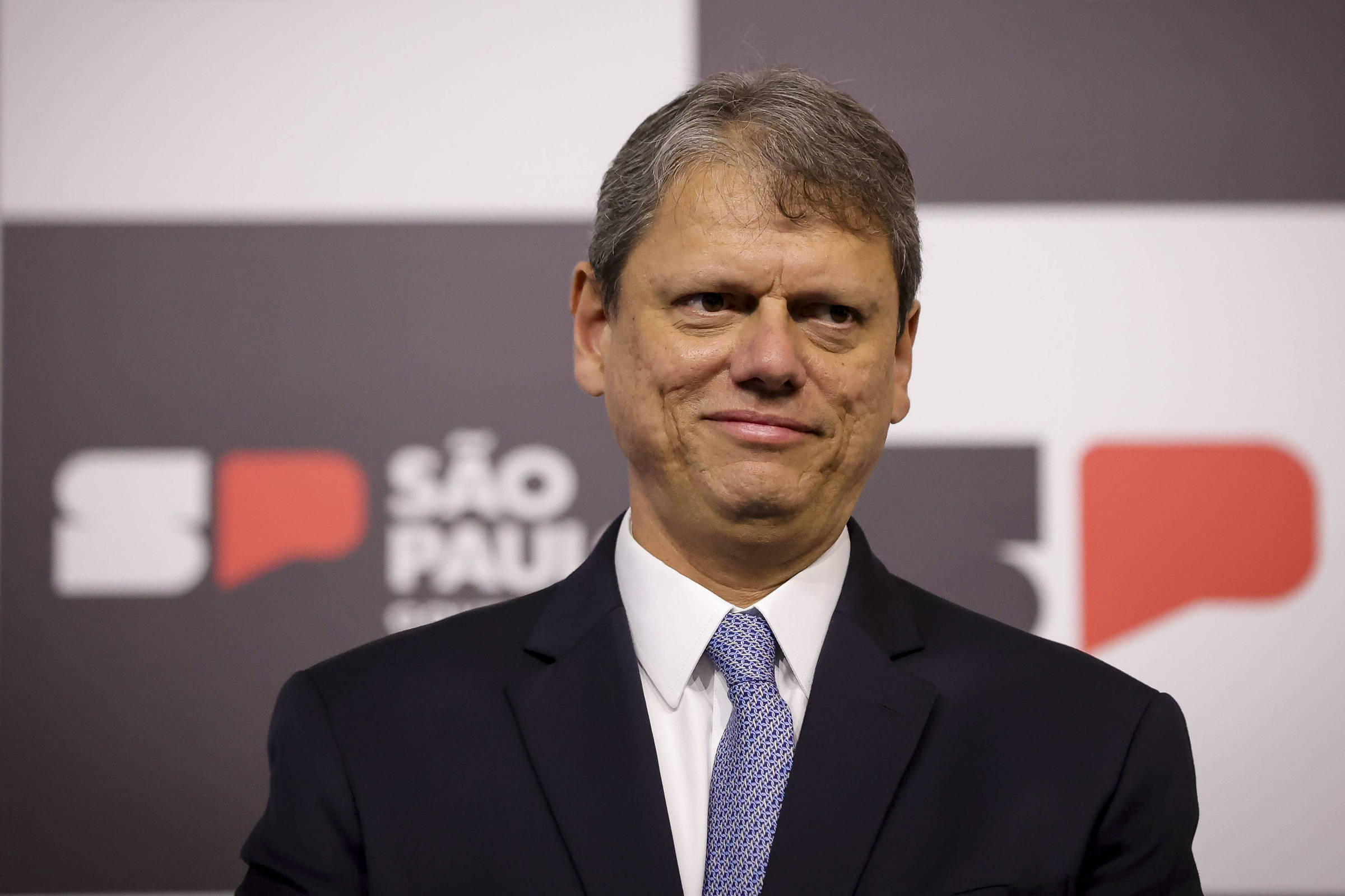 Tarcísio enfrenta pressão da oposição após desconfiança no caso Ultrafarma em SP