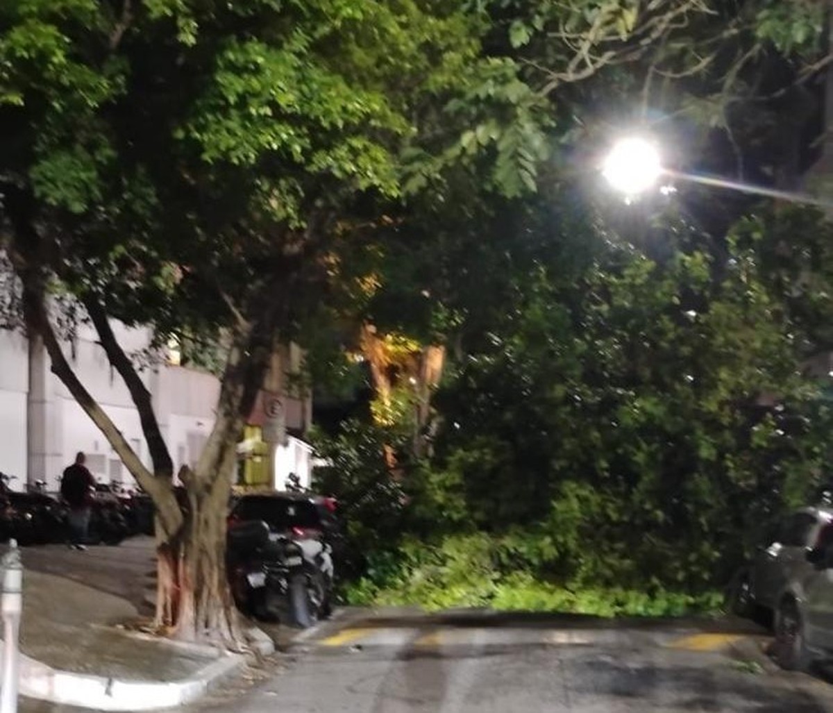 Prefeitura fecha ciclovia da Avenida Niemeyer devido a ventos fortes