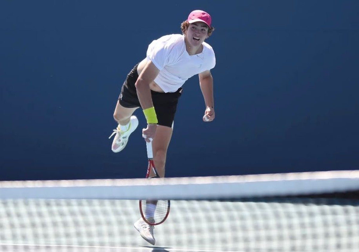 João Fonseca na sua estreia no Miami Open (Foto: Andrew Eichenholz)