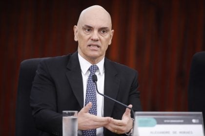 Eurodeputados de direita solicitam sanções da UE contra o comissário Moraes