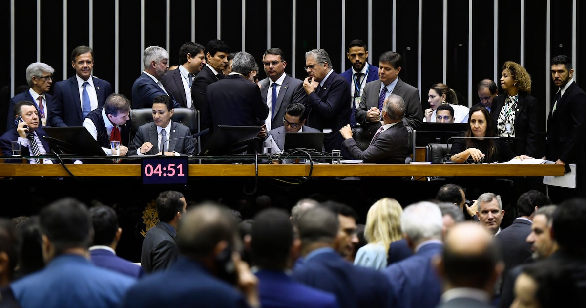 O plenário da Câmara dos Deputados: estimativa da Casa é de R$ 64,6 milhões a mais por ano (Foto: Roque de Sá/Agência Senado)