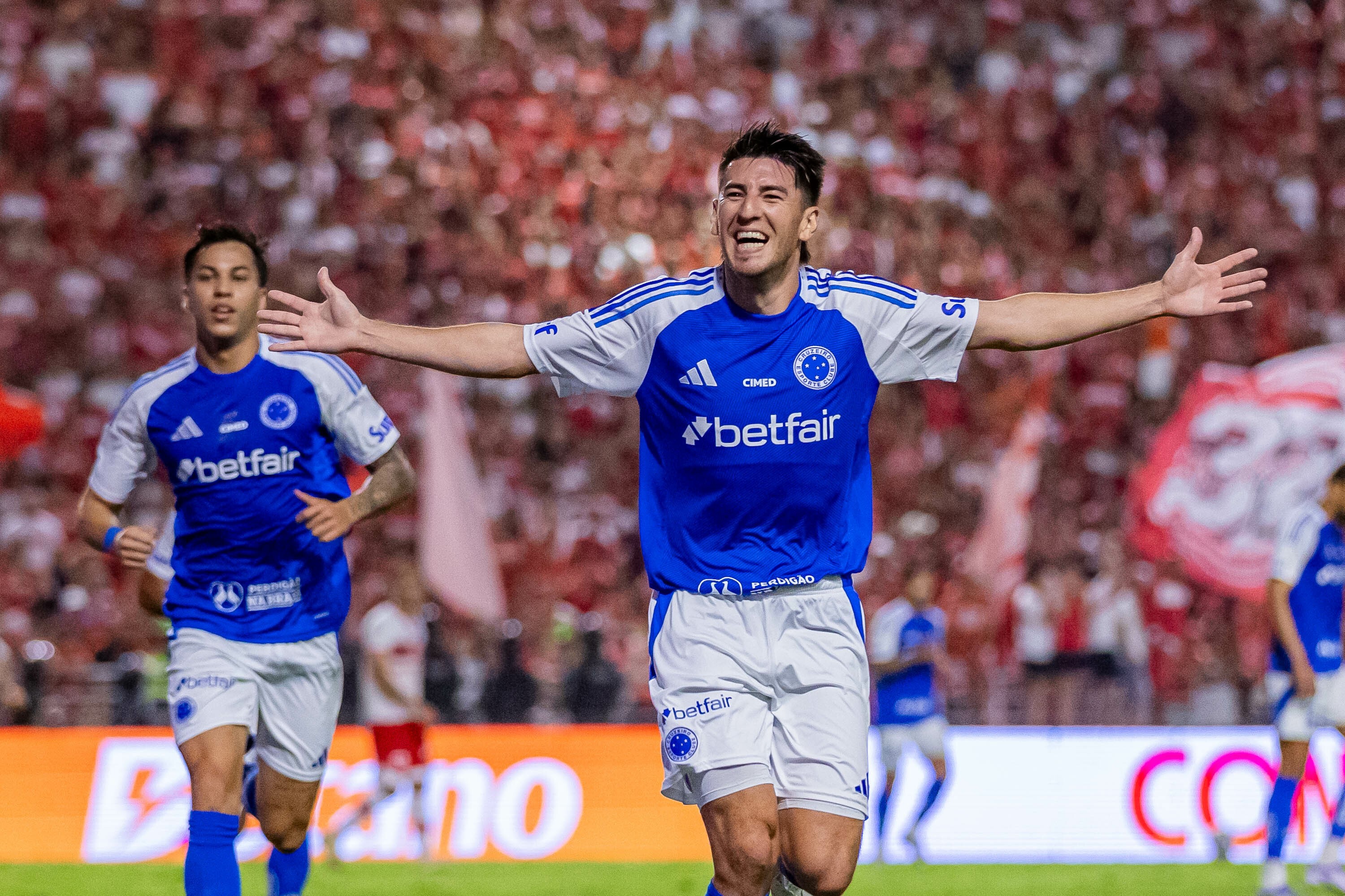 Cássio e Villalba brilham enquanto Kaio Jorge comete erros decisivos na partida