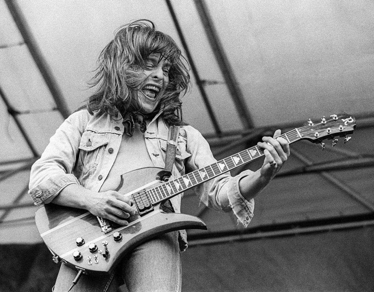 Rick Derringer durante um concerto em California em 1977. (Foto: Ed Perlstein (Redferns))