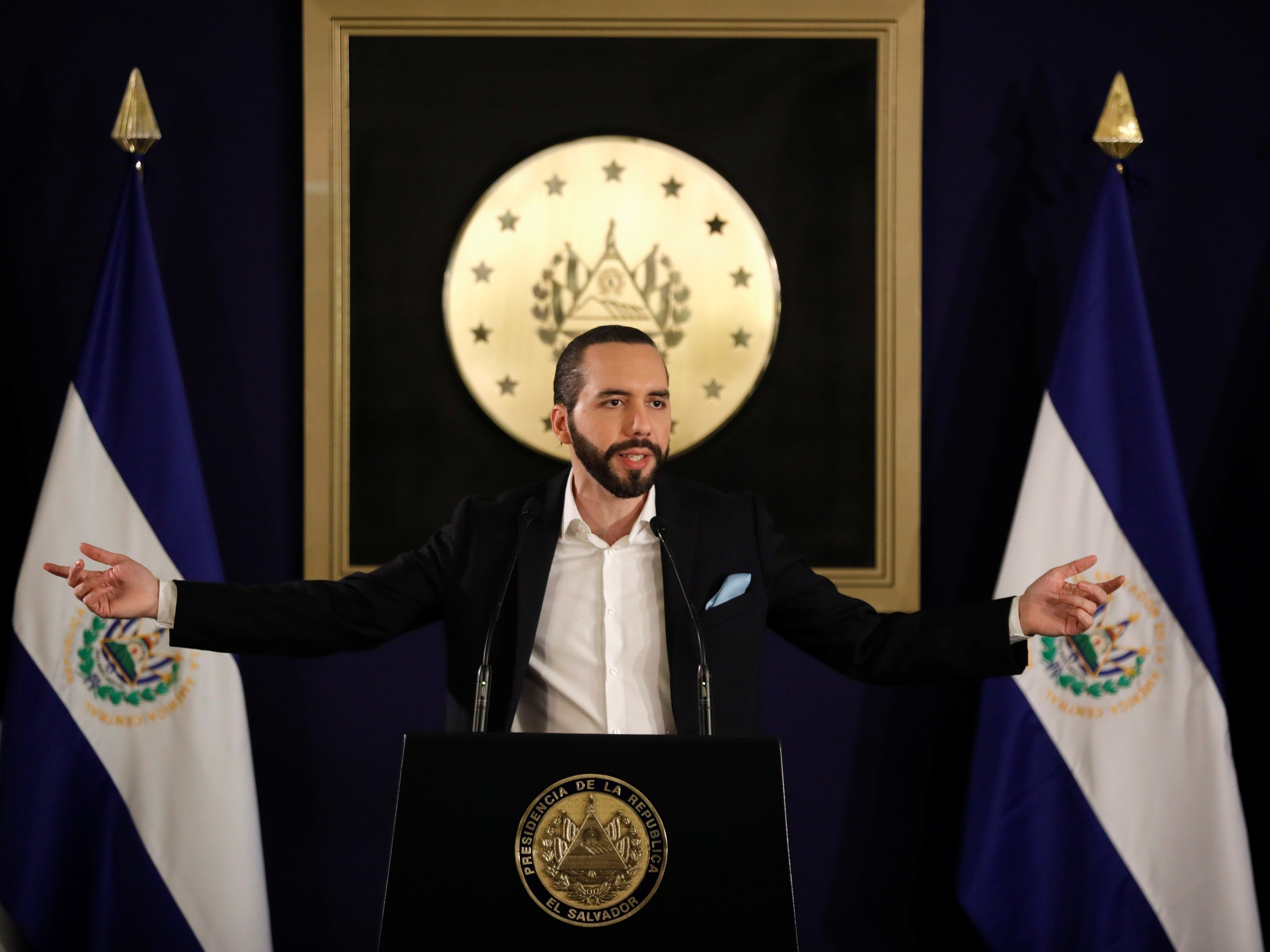 O presidente de El Salvador, Nayib Bukele, em coletiva de imprensa na capital do país, San Salvador (Foto: Jose Cabezas - 1º.nov.2019/Reuters)