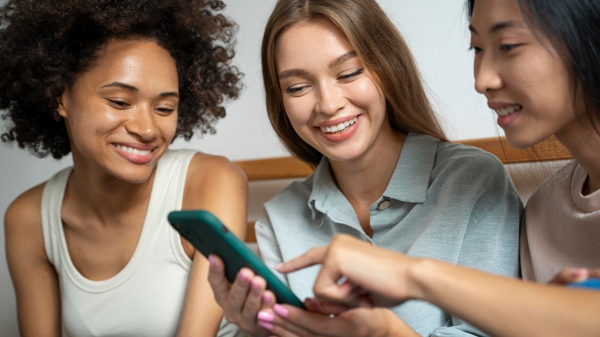 Grupos pagos revelam estratégias para lucrar na internet com sucesso