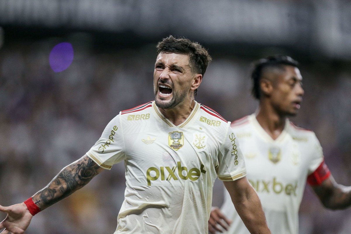 Flamengo empata com Ceará após falha de Rossi, mas mantém liderança no Brasileirão