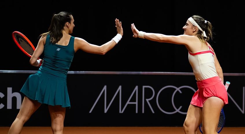 Luisa Stefani, número 1 do Brasil nas duplas, começou na frente com grande virada no primeiro set, mas acabou superada nos detalhes na semifinal do WTA 500 de Stuttgart, na Alemanha, evento sobre o piso de saibro com premiação acima de R$ 1 milhão. (Foto: Reprodução/Tenis News)