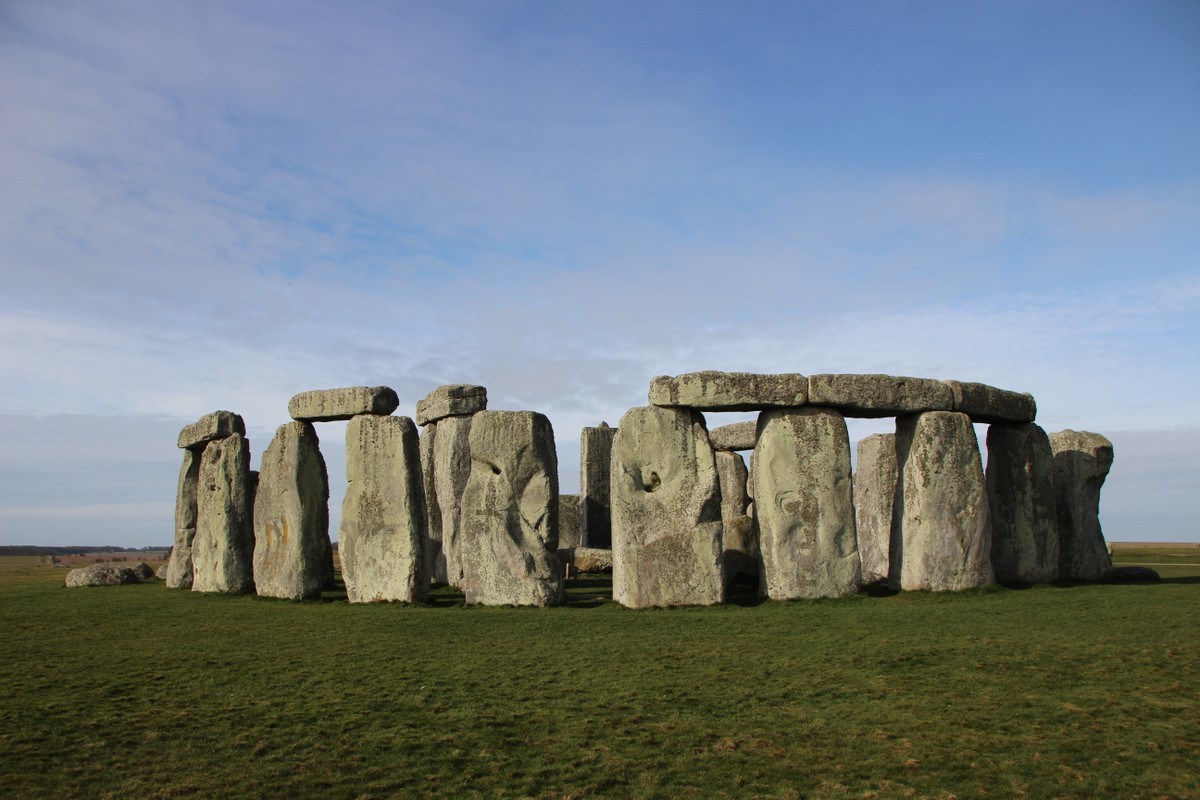Humanos moveram pedras de Stonehenge, revela novo estudo sobre o monumento