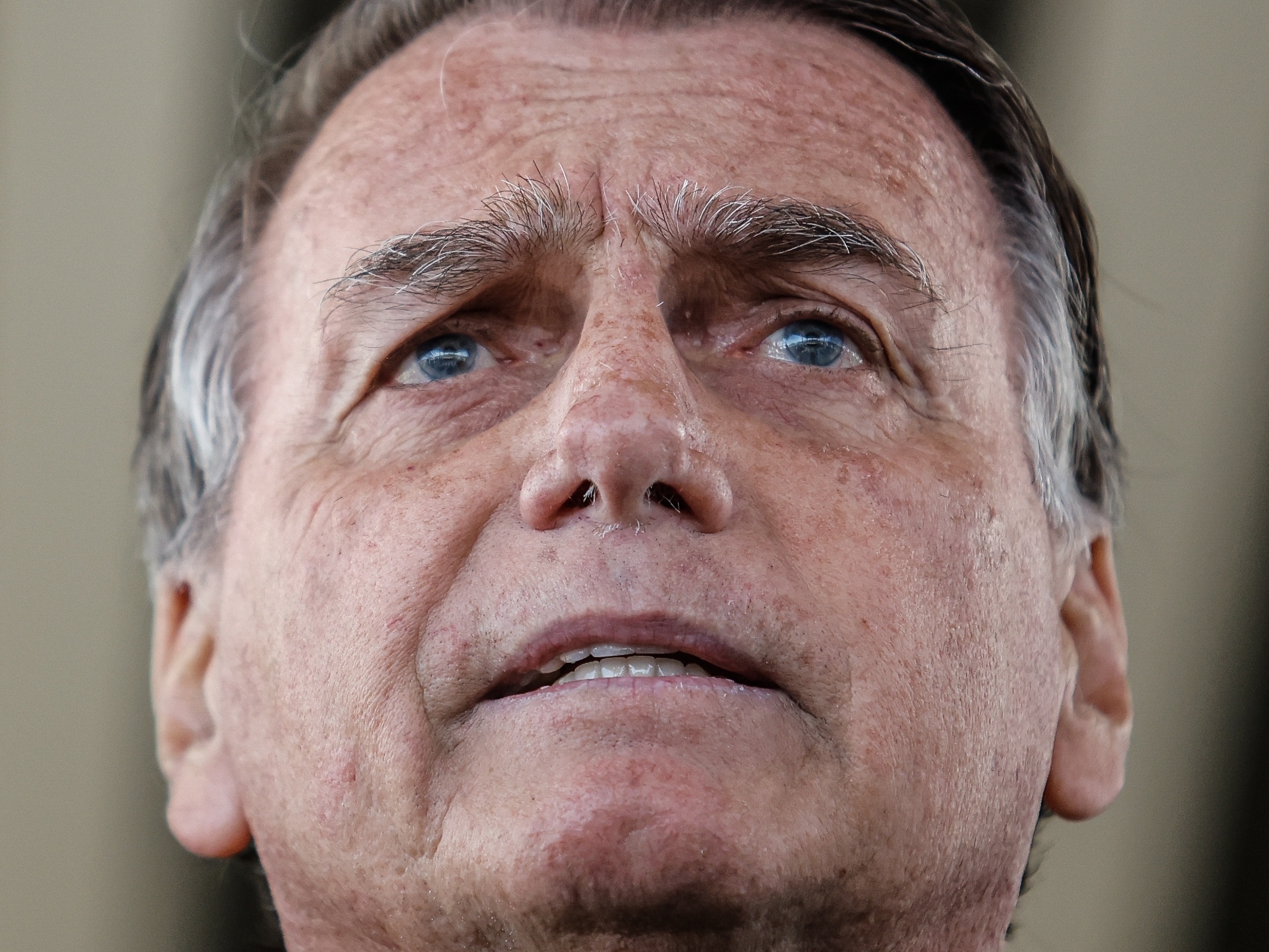 Defesa de Bolsonaro expressa surpresa após apreensão de US$ 14 mil pela PF