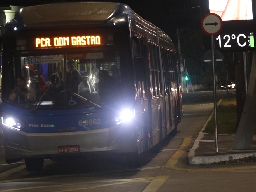 Frota de ônibus vai ser reforçada no domingo da Virada Cultural (Foto: Renato S. Cerqueira/Ato Press/Folhapress)