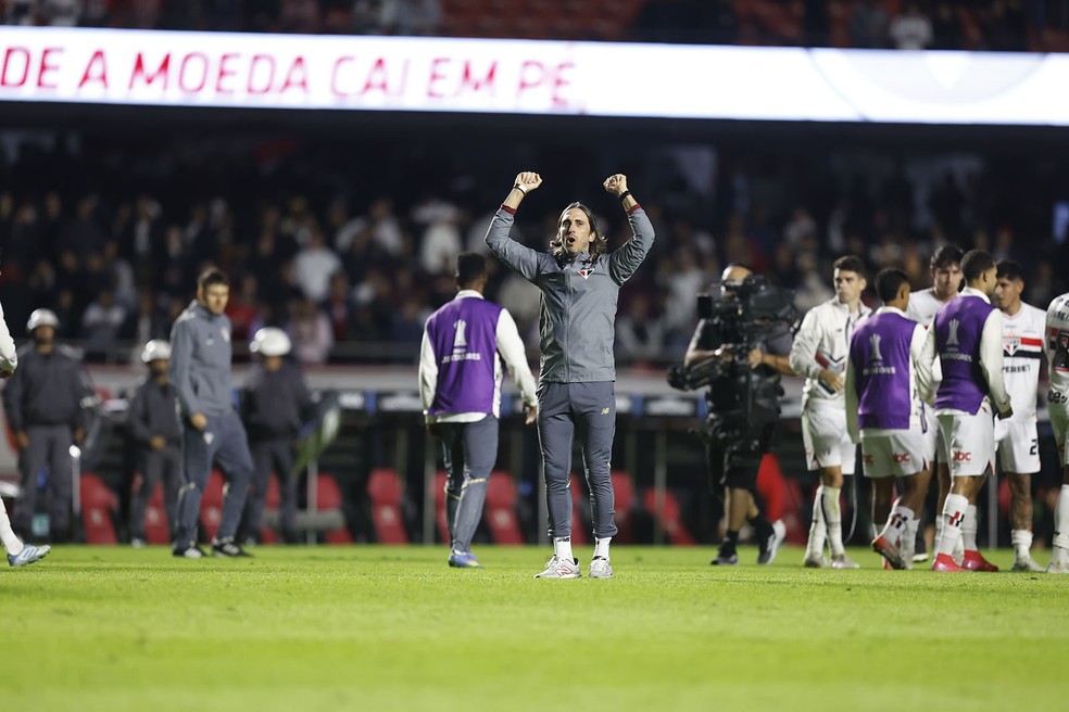 São Paulo aposta em jovens da base e Luis Zubeldía destaca planejamento estratégico
