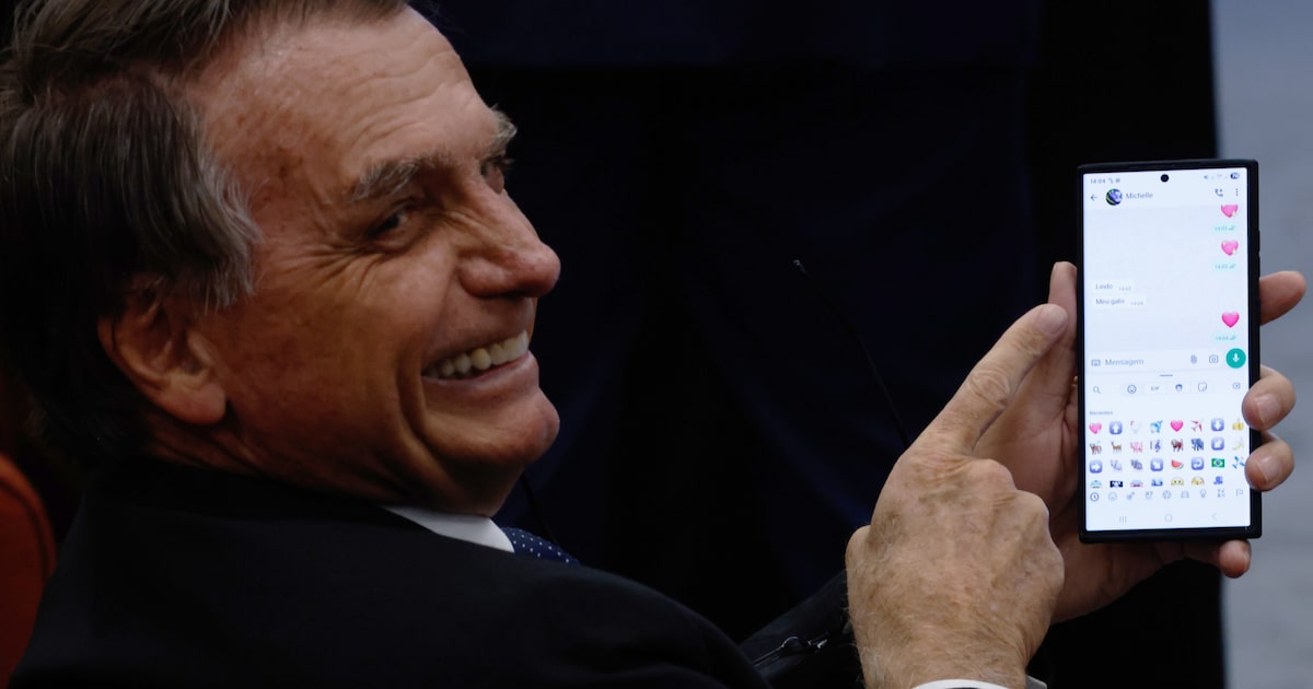 Bolsonaro revela contatos em mensagens do celular apreendido pela PF
