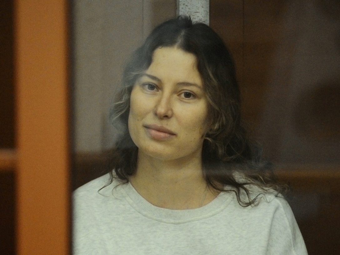 Ksenia Karelina, bailarina russa, foi libertada em troca de presos entre Rússia e Estados Unidos (Foto: REUTERS/Dmitry Chasovitin)