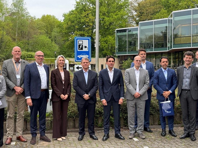 Reunião em Amsterdã, na Holanda, entre Tarcísio, Silvio Costa e representantes das empresas Tec Tunnel e Immontec (Foto: Ascom/MPor/Divulgação)