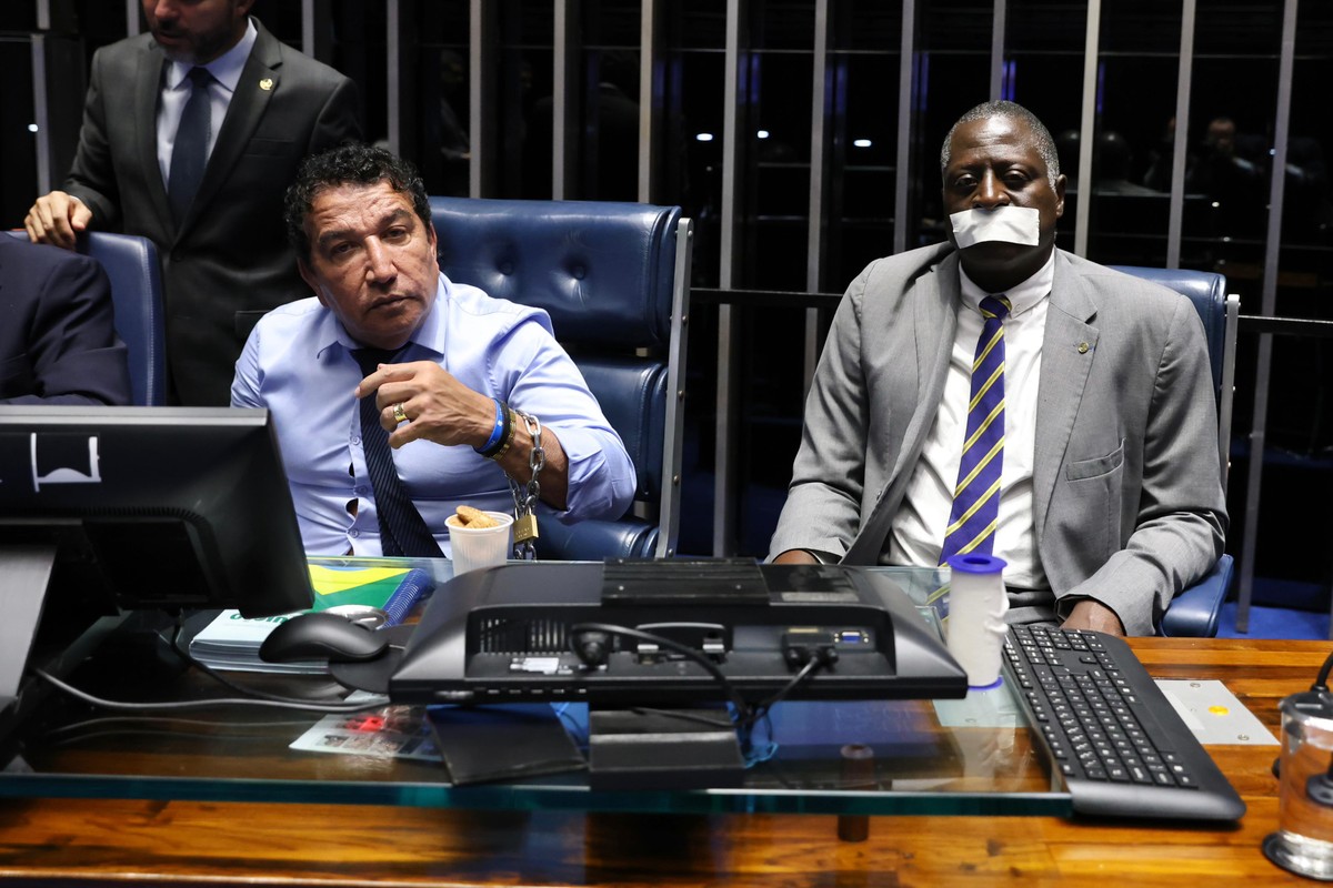 Oposição se acorrenta no Senado, mas comissões são retomadas com sucesso