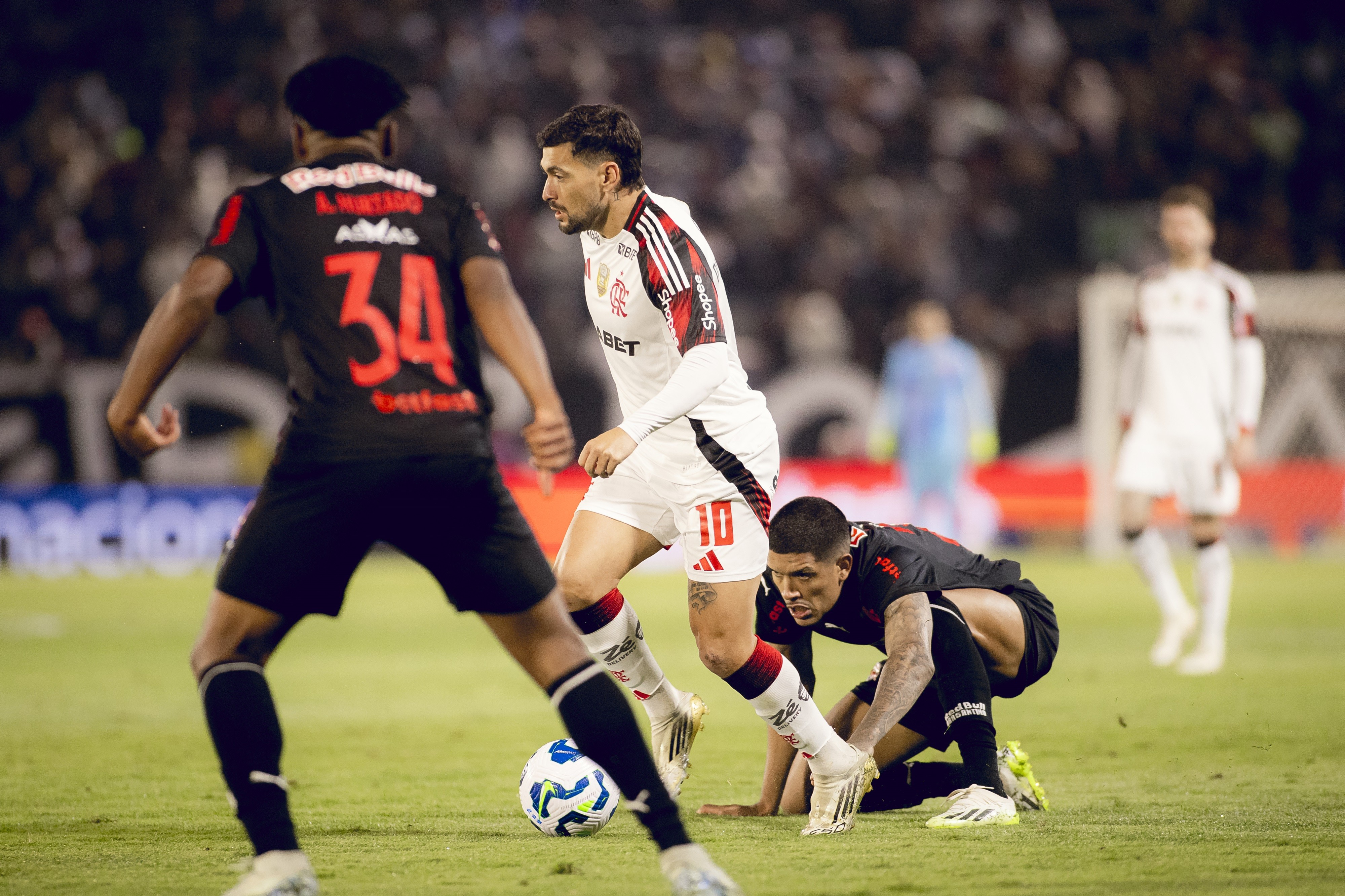 Arrasca elogia De La Druz e revela dificuldades para manter foco no jogo