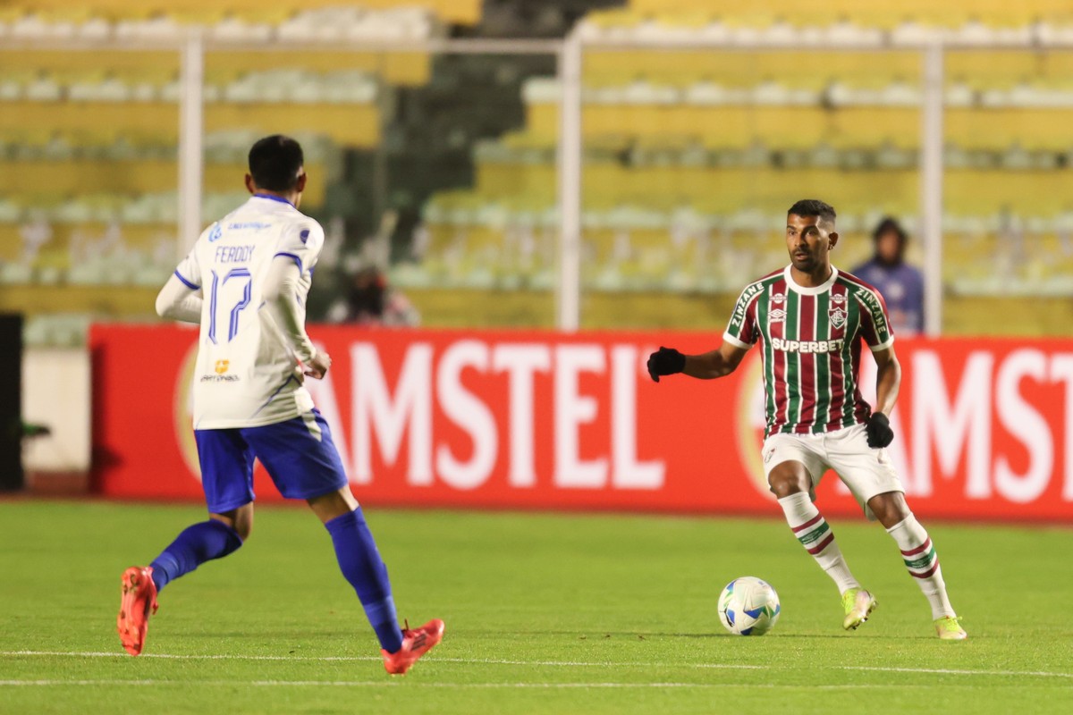 Zagueiro Thiago Santos escorregou no gol de contra-ataque do San José-BOL (Foto: MARCELO GONÇALVES / FLUMINENSE F.C.)