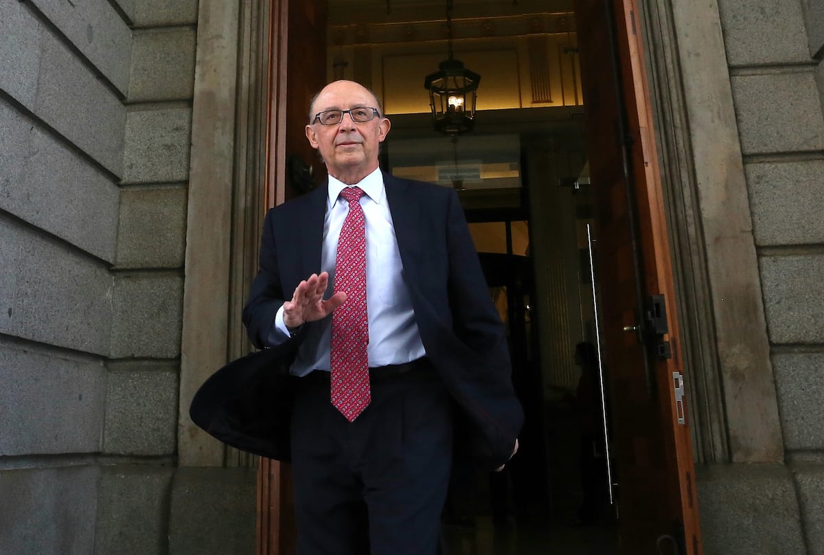 La Guardia Civil investiga desvio de fundos do ex-ministro Montoro para vários países