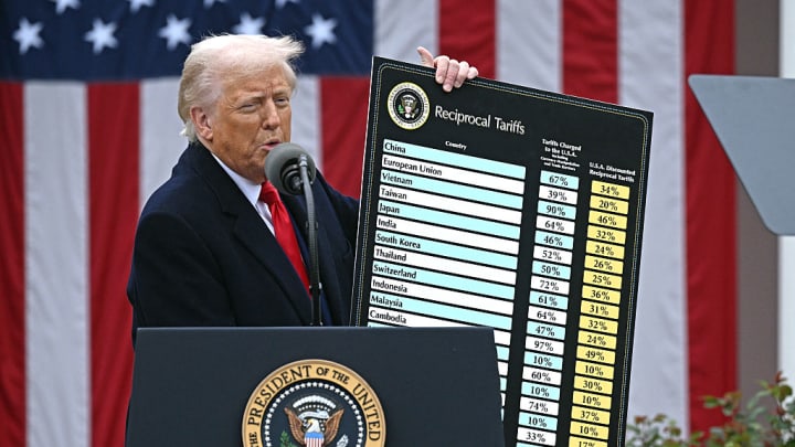 U.S. President Donald Trump faz declarações na Casa Branca em Washington, D.C., em 2 de abril de 2025. (Foto: Brendan Smialowski | Afp | Getty Images)