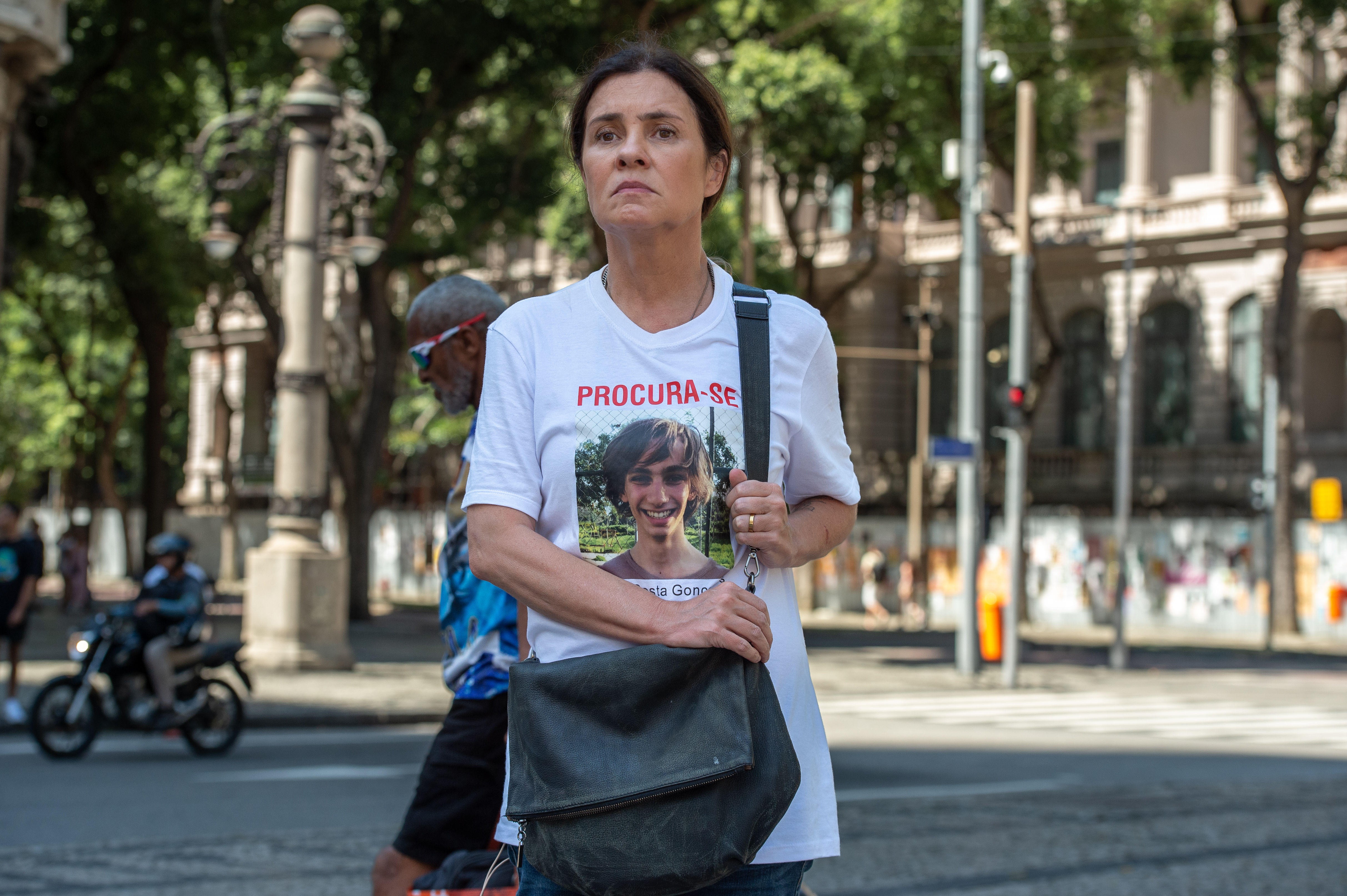 Adriana Esteves é premiada como Melhor Atriz em Série de Ficção