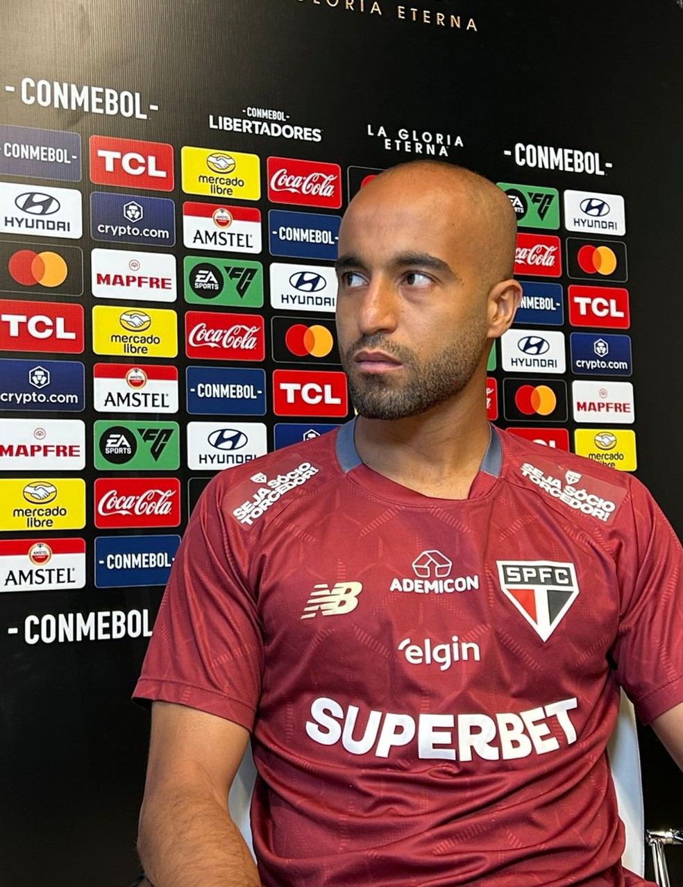 Lucas, em entrevista exclusiva ao ge, em Lima (Foto: Bruno Giufrida)