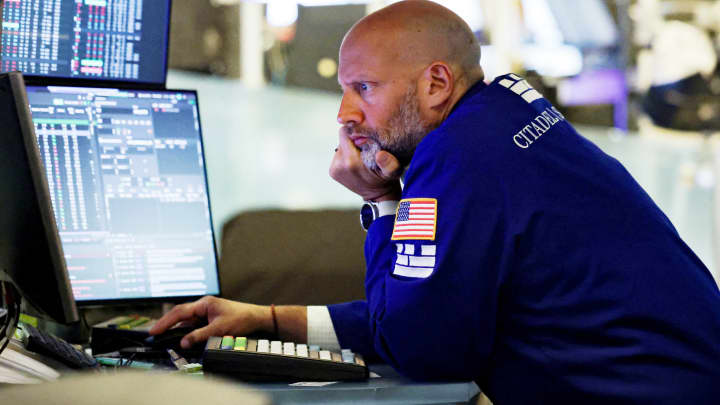 Oportunidades em gestores de ativos alternativos e previsão negativa para o dólar dos EUA