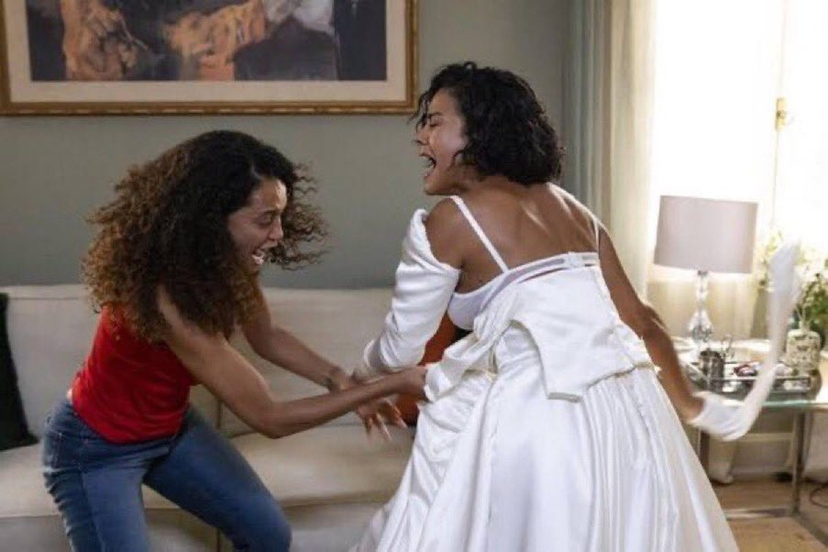 Taís Araujo celebra carinho do público após emocionante cena na novela